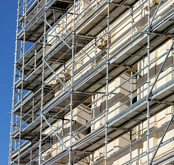 échafaudages conçus avec sécurité et de fiabilité