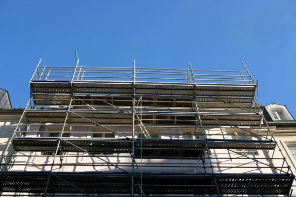 Sécurité renforcée avec le plancher acier pour échafaudage